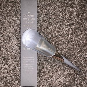 Complex Culture press and set bronzer brush